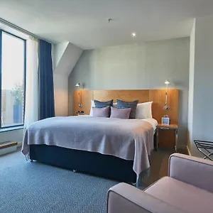 4* Szálloda Apex Of